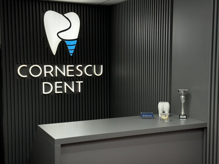Recepția modernă a cabinetului stomatologic Cornescu Dent din Brașov - Design elegant și profesional